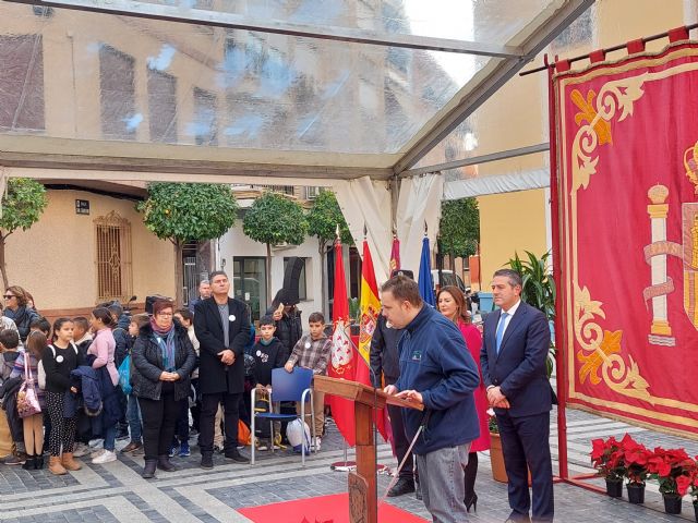 Alcantarilla rinde homenaje a la Constitución Española con una lectura de artículos con alumnos de Infantil y Primaria - 3, Foto 3