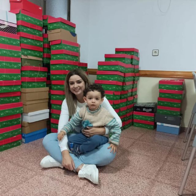 La IEB de Águilas recoge 200 cajitas en la Operación Niño de la Navidad 2023 - 2, Foto 2