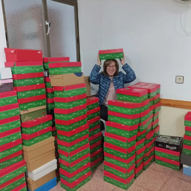 La IEB de Águilas recoge 200 cajitas en la Operación Niño de la Navidad 2023 - 3, Foto 3