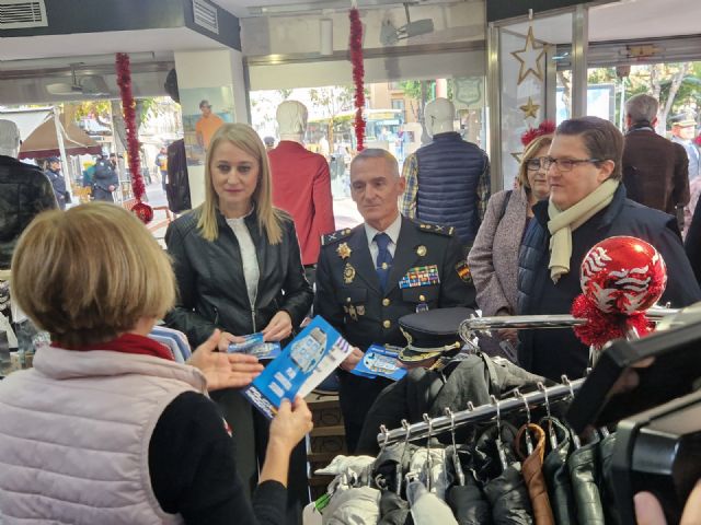 Guevara destaca el carácter estratégico del sector comercial y anuncia el despliegue de más de 1500 policías nacionales para reforzar la seguridad durante las fiestas de Navidad - 4, Foto 4