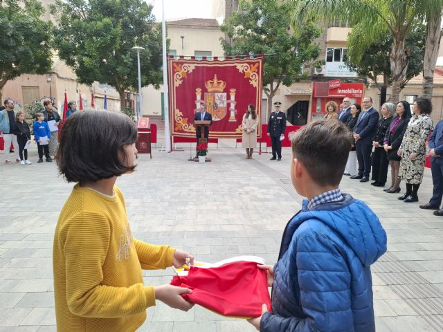 Alcantarilla celebra el aniversario de la Constitución con una lectura de artículos por diez estudiantes del municipio - 2, Foto 2