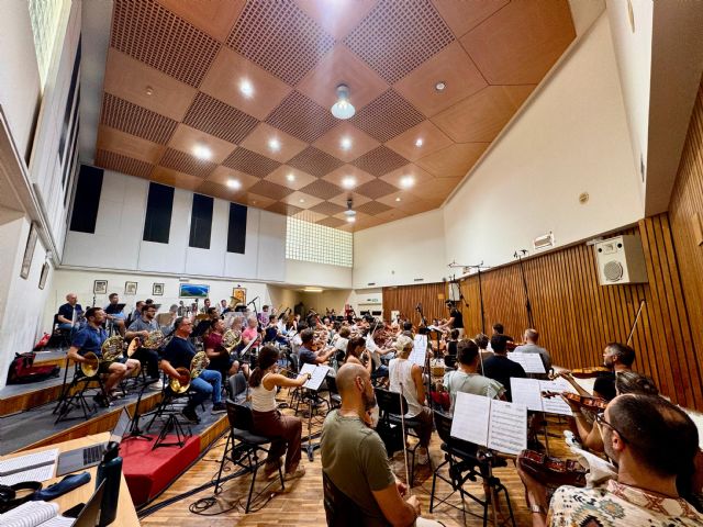 La Sinfónica regional orquesta ‘La Navidad en sus manos 2’ que protagonizan Santiago Segura y Ernesto Sevilla - 1, Foto 1