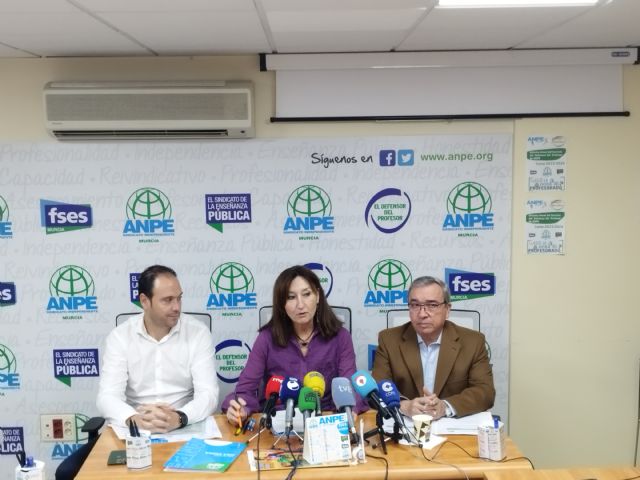 Aumento de la conflictividad y del desgaste docente en Murcia según el nuevo informe del Defensor del Profesor - 1, Foto 1