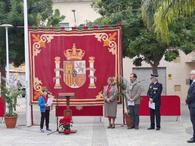 Alcantarilla celebra el aniversario de la Constitución con una lectura de artículos por alumnos del CEIP Jara Carrillo - 1, Foto 1