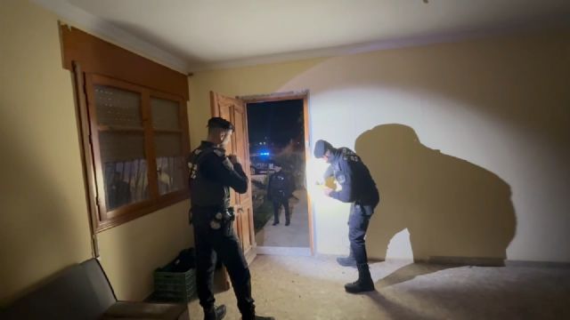El operativo especial del Ayuntamiento con Policía Local en San Cristóbal logra la desokupación de otras dos viviendas y detiene a los presuntos autores de un robo - 1, Foto 1