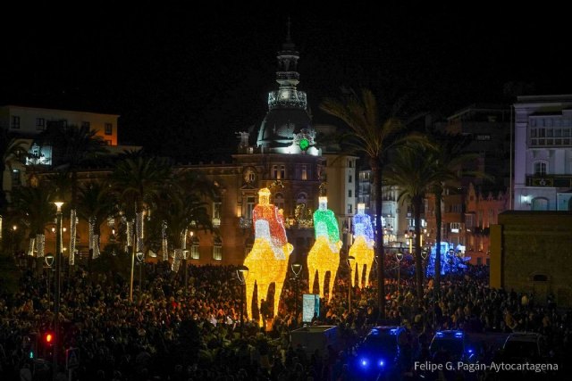 La luz y la magia de la Navidad sobrevuelan el cielo de Cartagena - 1, Foto 1