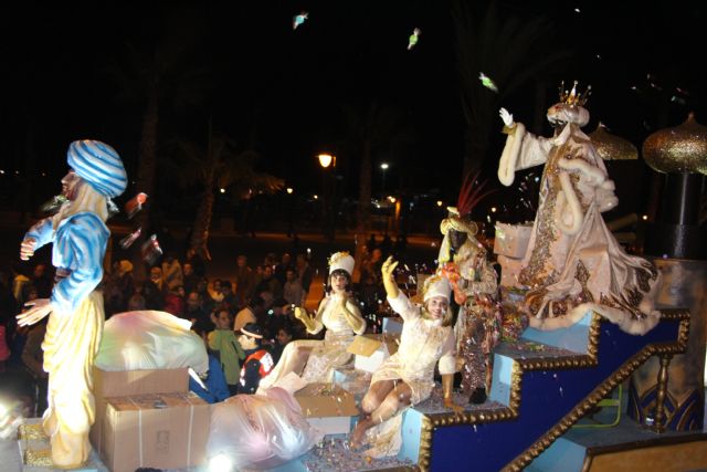 Los Reyes Magos desembarcan en San Pedro del Pinatar cargados de ilusión - 4, Foto 4