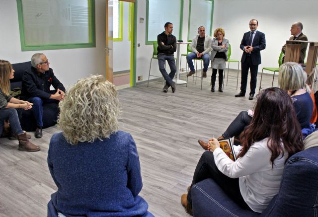 La Región lleva sus belenes, alfombras, bolsos y otros complementos a la feria de diseño y decoración más importante de Italia - 1, Foto 1