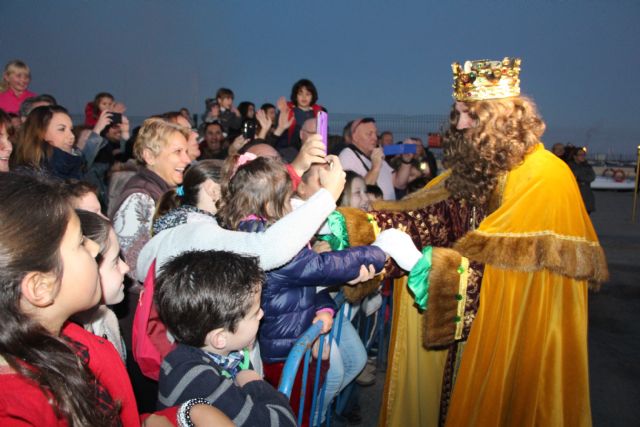 Sus Majestades de Oriente desembarcan en San Pedro del Pinatar cargados de ilusión - 2, Foto 2