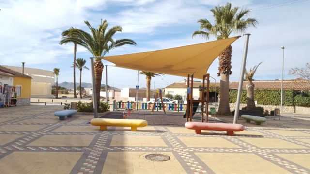 La zona de juegos infantil de la plaza del Carro de Lobosillo ya cuenta con sombraje - 2, Foto 2