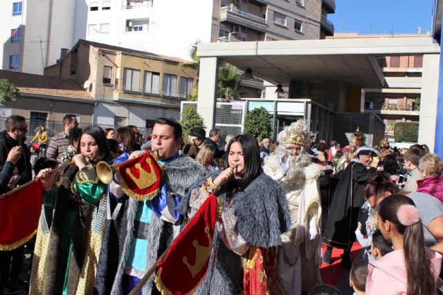 Un año más SS.MM. los Reyes Magos llegaron por el aire a Alcantarilla, a la Base Aérea - 5, Foto 5