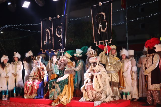 El desembarco de los Reyes Magos en San Pedro del Pinatar llena de ilusión a miles de vecinos - 1, Foto 1