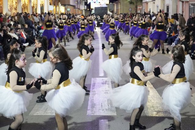 Noche mágica en Santomera con el reparto de 6.000 balones y 4.000 juguetes en la Cabalgata de Reyes - 3, Foto 3