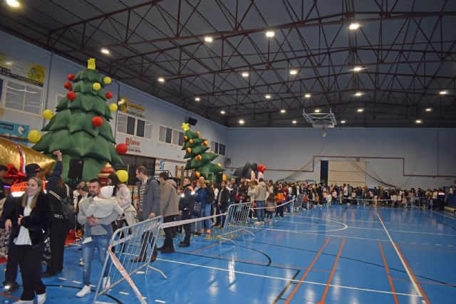 Los Reyes Magos protagonizan una gran fiesta en el pabellón municipal - 3, Foto 3