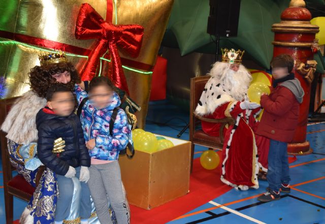 Los Reyes Magos protagonizan una gran fiesta en el pabellón municipal - 5, Foto 5