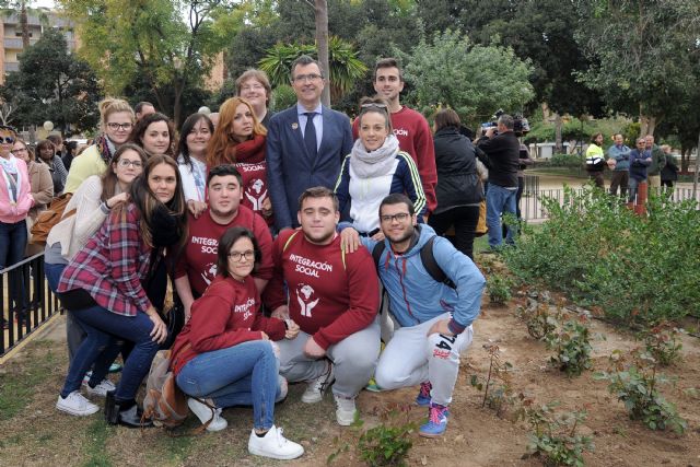 Murcia rinde homenaje a las personas que se enfrentan al cáncer con la plantación del Árbol de la Vida en El Malecón - 2, Foto 2