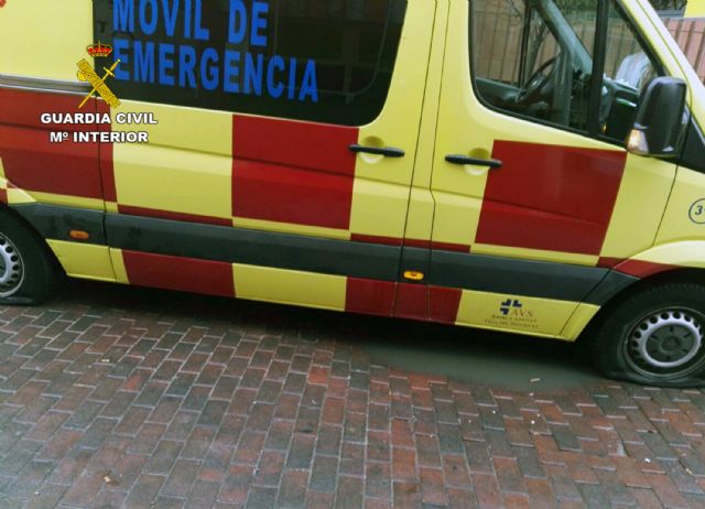 La Guardia Civil detiene al presunto autor de causar graves daños a una ambulancia en Cieza - 2, Foto 2