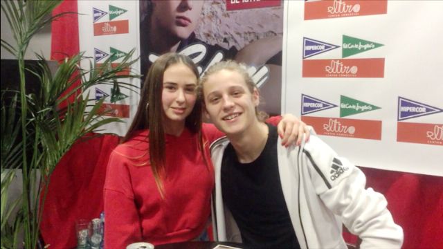 Calum firma su nuevo trabajo Edición especial - staying alive, en El Corte Inglés e Hipercor El Tiro - 1, Foto 1