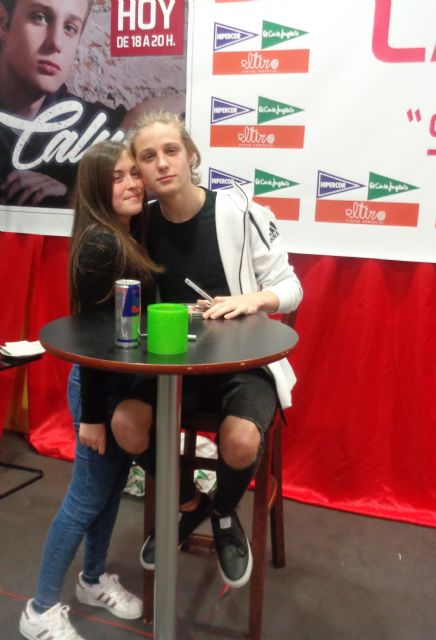 Calum firma su nuevo trabajo Edición especial - staying alive, en El Corte Inglés e Hipercor El Tiro - 2, Foto 2