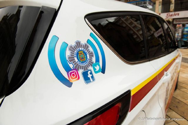 Policia Local detiene a dos individuos pillados in fraganti mientras sustraian gasolina de vehiculos - 1, Foto 1