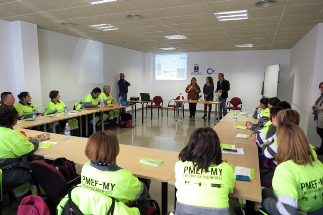 El Ayuntamiento de Caravaca imparte formación complementaria a los alumnos del programa de empleo de limpieza y jardinería - 1, Foto 1
