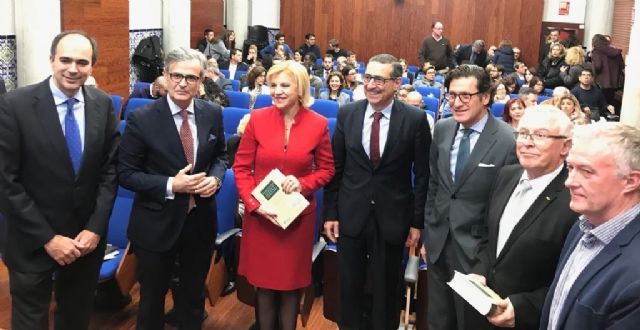 Violante Tomás clausura la presentación de una publicación sobre protección de protección civil y penal - 1, Foto 1