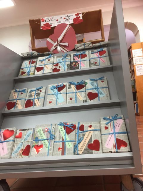 La Biblioteca Municipal Mateo García promueve mantener citas a ciegas con los libros por motivo de San Valentín, Foto 4