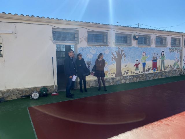 Finalizan las mejoras en el parque del barrio del Carmen y en el patio de la escuela de La Loma - 1, Foto 1