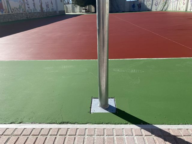 Finalizan las mejoras en el parque del barrio del Carmen y en el patio de la escuela de La Loma - 2, Foto 2