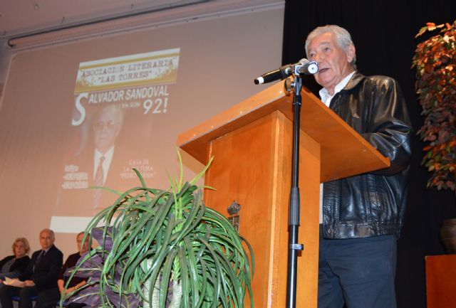 La asociación literaria Las Torres homenajea al poeta Salvador Sandoval en su 92° cumpleaños - 4, Foto 4