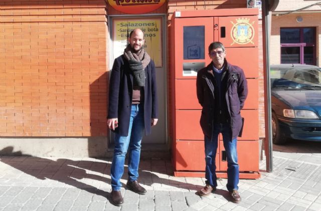 El Ayuntamiento de Lorca instala toldos impermeables en los puestos de venta de la Plaza de las Hortalizas del barrio de San Cristóbal - 2, Foto 2
