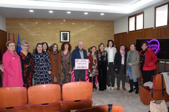 El colectivo Calasparra se Mueve hace entrega de un cheque solidario de 16.000 euros a la Unidad de Investigación Oncológica del Hospital General Universitario Morales Meseguer - 4, Foto 4