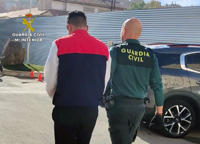 La Guardia Civil detiene a dos hombres a bordo de una lancha de alta velocidad sustraída en Gerona - 1, Foto 1