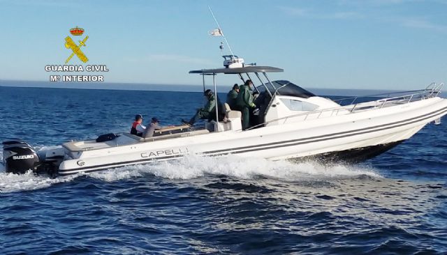 La Guardia Civil detiene a dos hombres a bordo de una lancha de alta velocidad sustraída en Gerona - 2, Foto 2