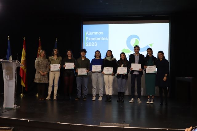 San Pedro del Pinatar premia la excelencia académica de 16 jóvenes estudiantes - 1, Foto 1