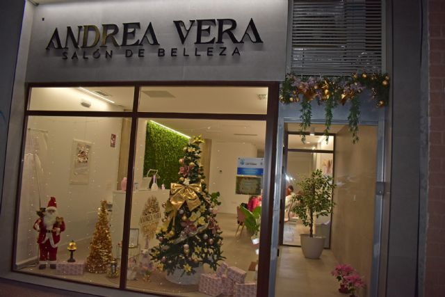 La academia Víctor Campos, Orissana, El Tintero, los salones de belleza Andrea Vera y Loal y Rosa Del Cano ganan el concurso navideño de escaparates - 1, Foto 1
