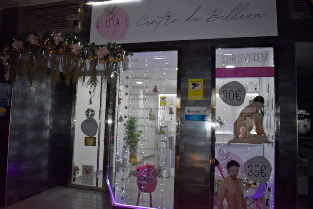 La academia Víctor Campos, Orissana, El Tintero, los salones de belleza Andrea Vera y Loal y Rosa Del Cano ganan el concurso navideño de escaparates - 3, Foto 3