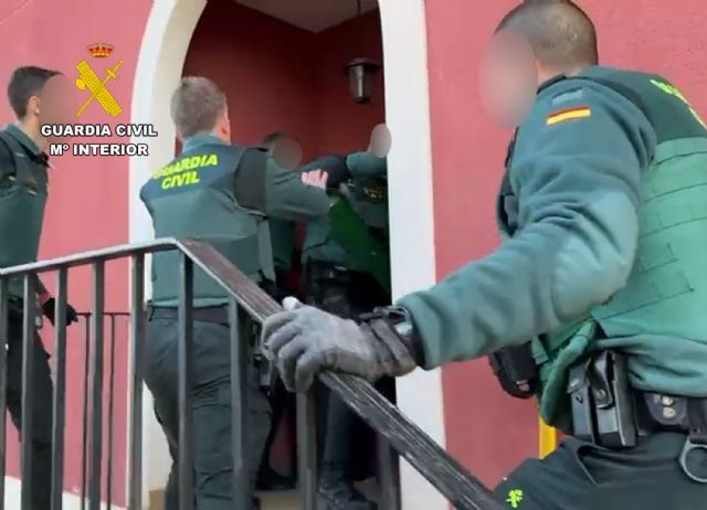 La Guardia Civil desmantela un invernadero indoor de marihuana en Abarán - 1, Foto 1