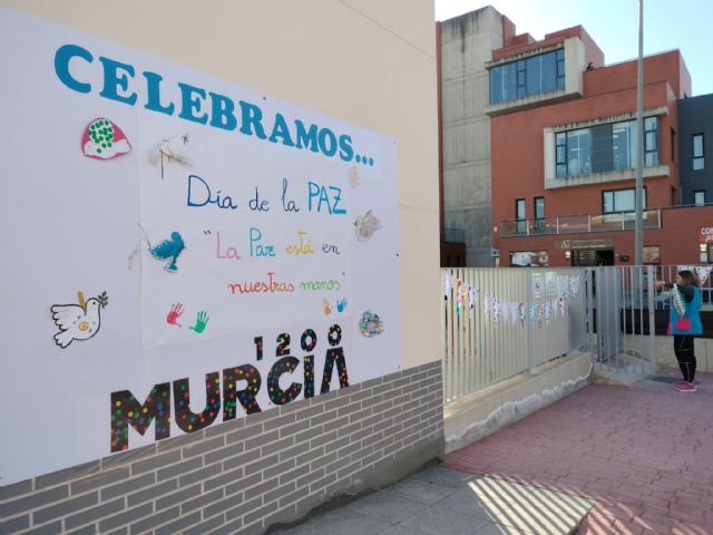 Más de 500 niños de las 7 Escuelas Infantiles municipales reivindican el Día de la Paz con 1.200 palomas de papel - 3, Foto 3