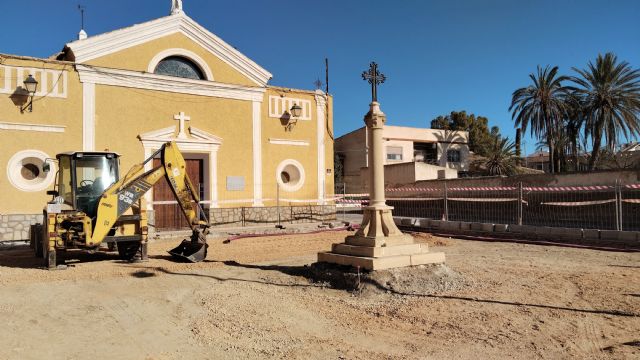El Ayuntamiento destina más de 75.000€ para renovar la céntrica plaza de la Parroquia Ntra Sra del Rosario en Corvera - 1, Foto 1