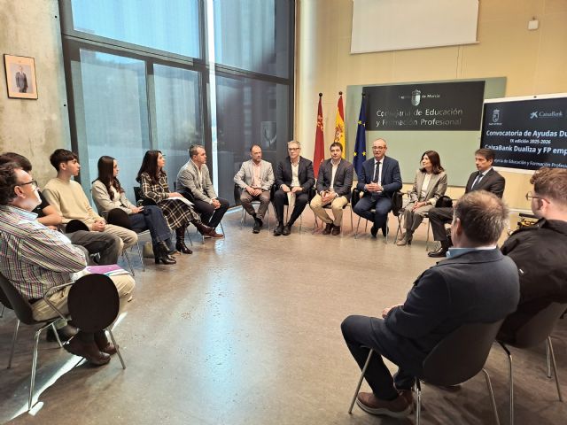 Tres centros de FP de la Región reciben 55.000 euros de CaixaBank Dualiza para poner en marcha proyectos de innovación - 2, Foto 2