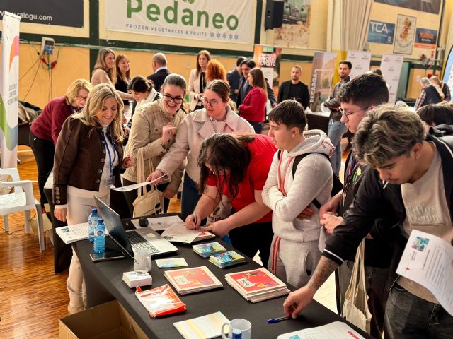Archena inaugura su Feria de Formación y Empleo con 40 expositores y consolida una tendencia positiva en el mercado laboral - 4, Foto 4