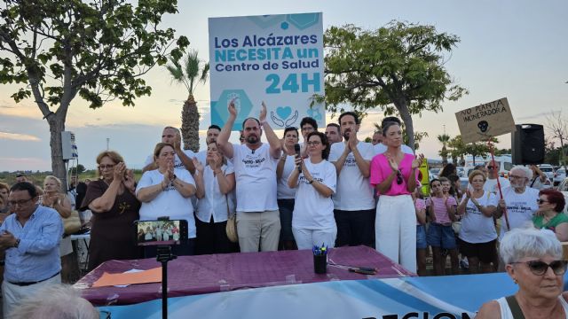 Los Alcázares entrega cerca de 15.000 firmas para exigir un centro de salud 24 horas y rechazar la incineradora sanitaria - 4, Foto 4
