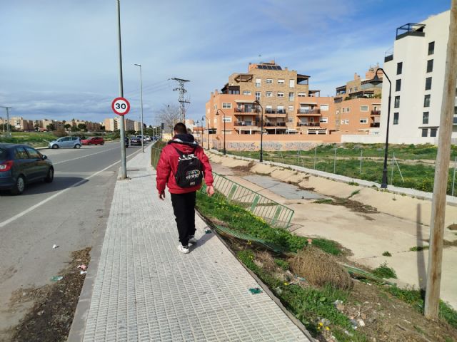 El PCAN denuncia peligro para los alumnos de San Vicente Paúl por la caída de las vallas de la rambla de Benipila - 2, Foto 2