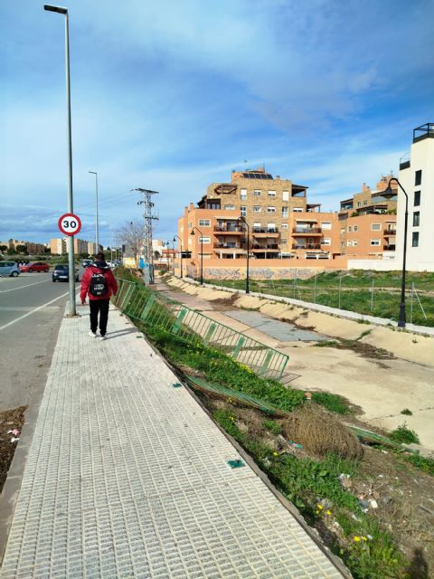 El PCAN denuncia peligro para los alumnos de San Vicente Paúl por la caída de las vallas de la rambla de Benipila - 3, Foto 3