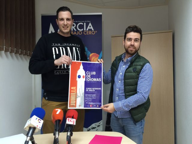 El director general y el concejal de Juventud presentan el Club de Idiomas - 1, Foto 1