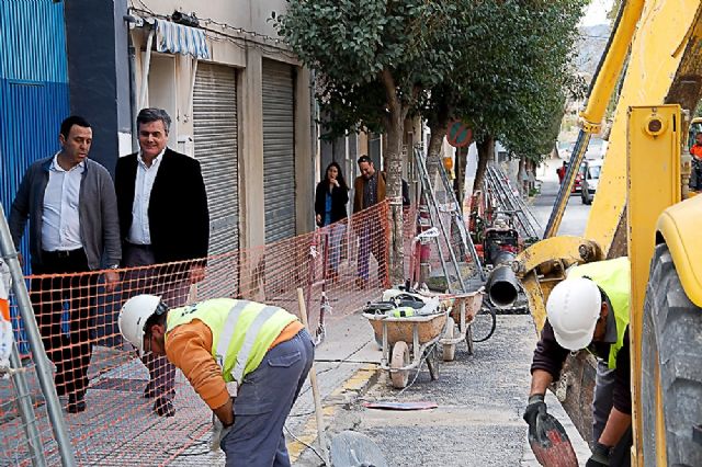 El Alcalde Andrés Luna y el Director del Agua visitan las obras de remodelación y arreglos de la avenida Mario Spreáfico - 2, Foto 2
