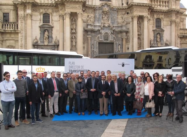 El Gobierno regional creará nuevos servicios de transporte con el Aeropuerto Internacional y el AVE para mejorar la movilidad - 1, Foto 1