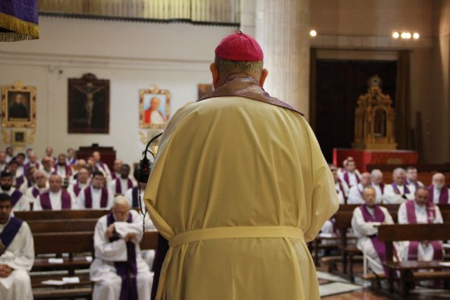 Los sacerdotes peregrinan a la Cruz de Cristo, puerta de la vida - 2, Foto 2