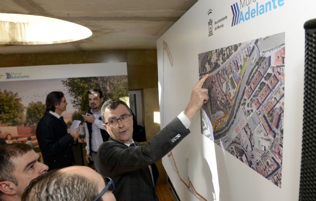 Peatones y ciclistas conquistan los 20.000m2 del paseo fluvial que vertebrará ´Murcia Río´ - 3, Foto 3